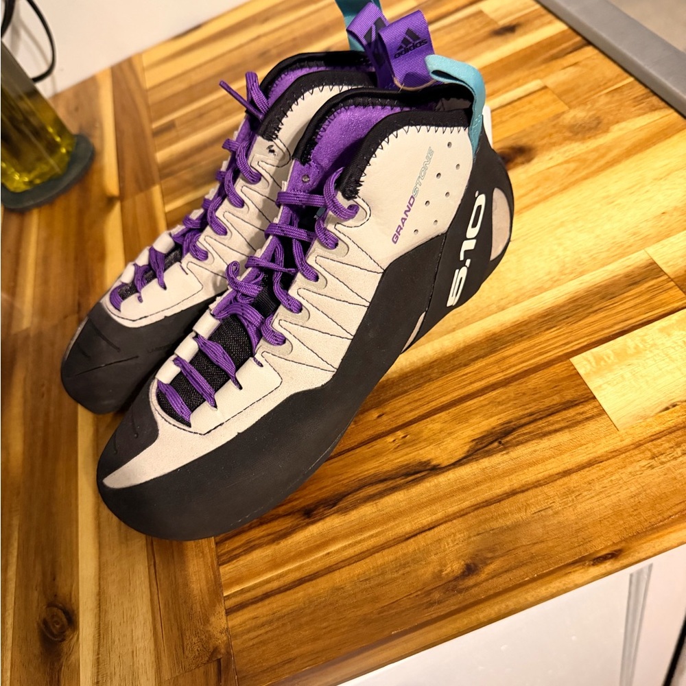 Men's Climbing Shoes - Purple and Black